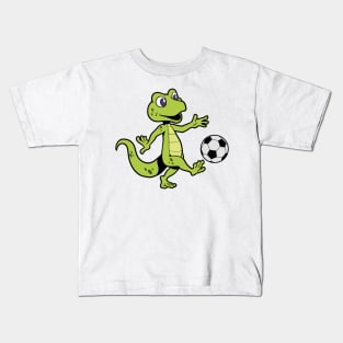 Comic gecko playing soccer Kids T-Shirt